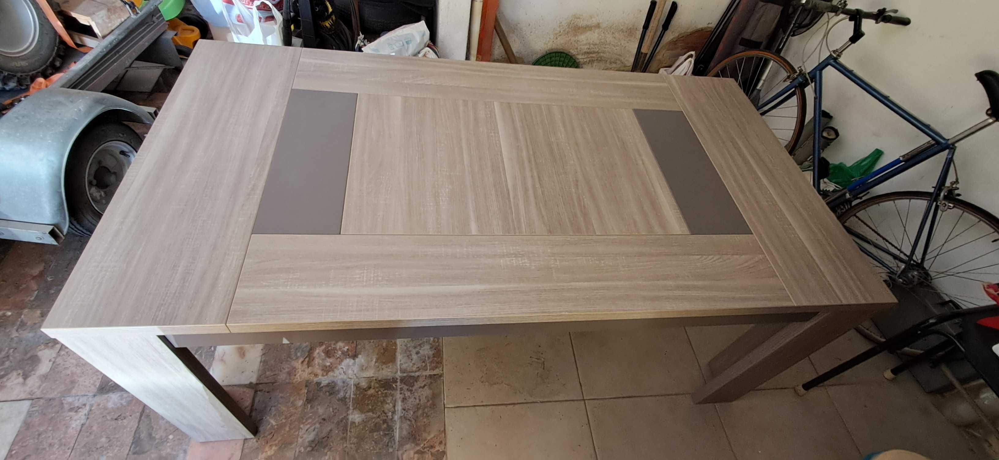 Mesa de jantar e movel de TV