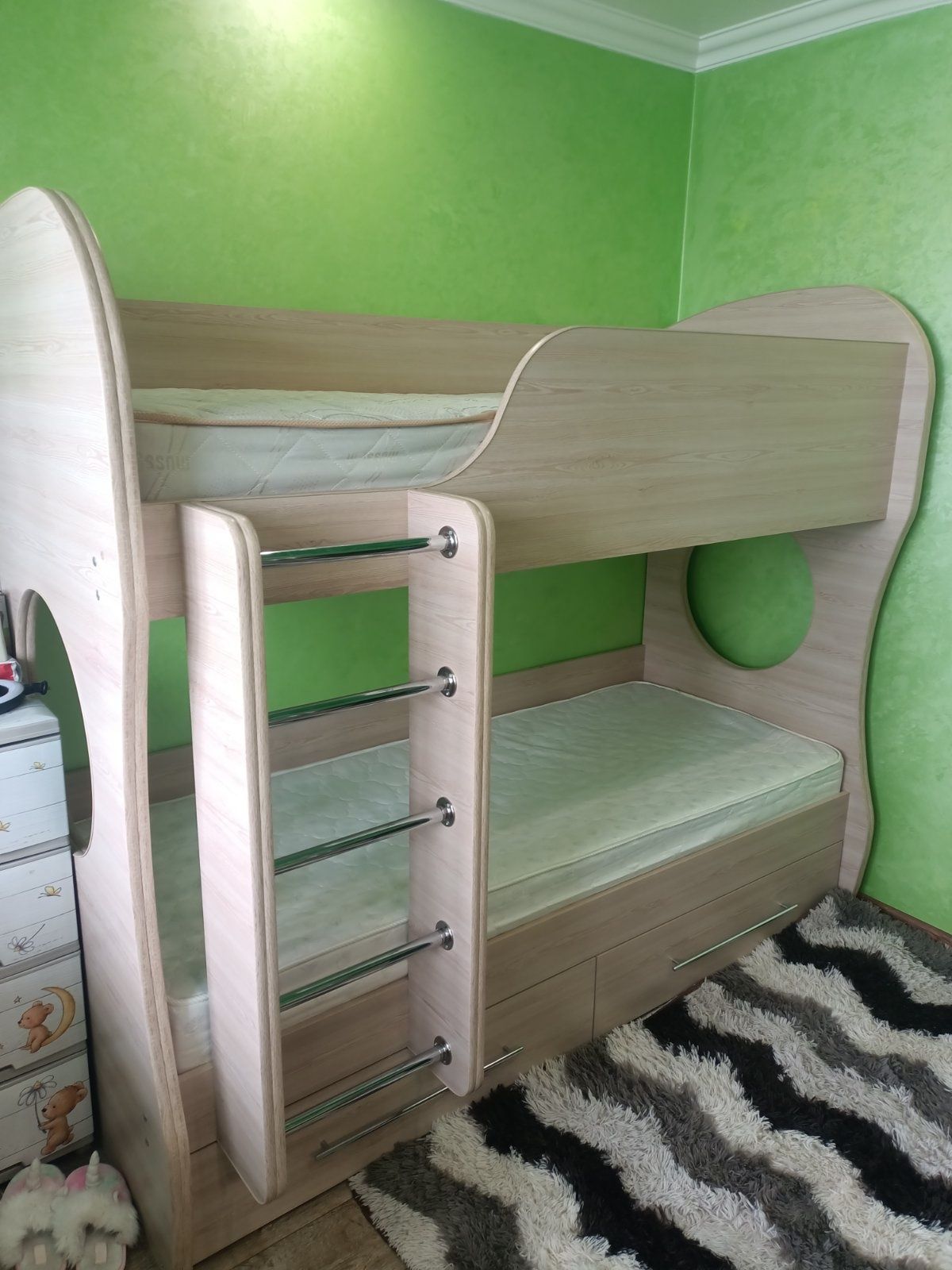 Дитяче двоярусне ліжко