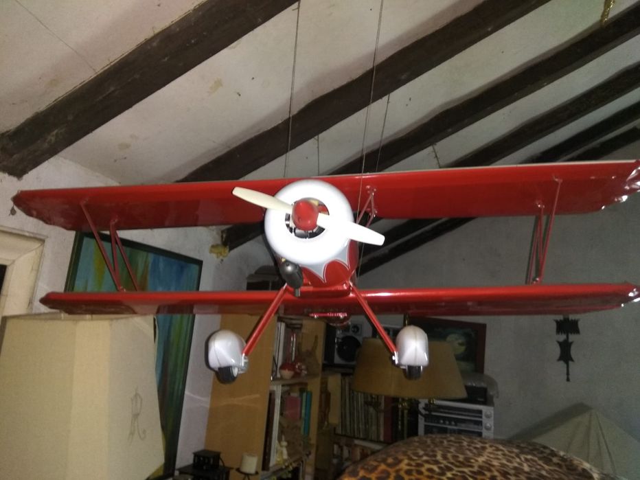 Avião a gasolina telecomandado. Novo