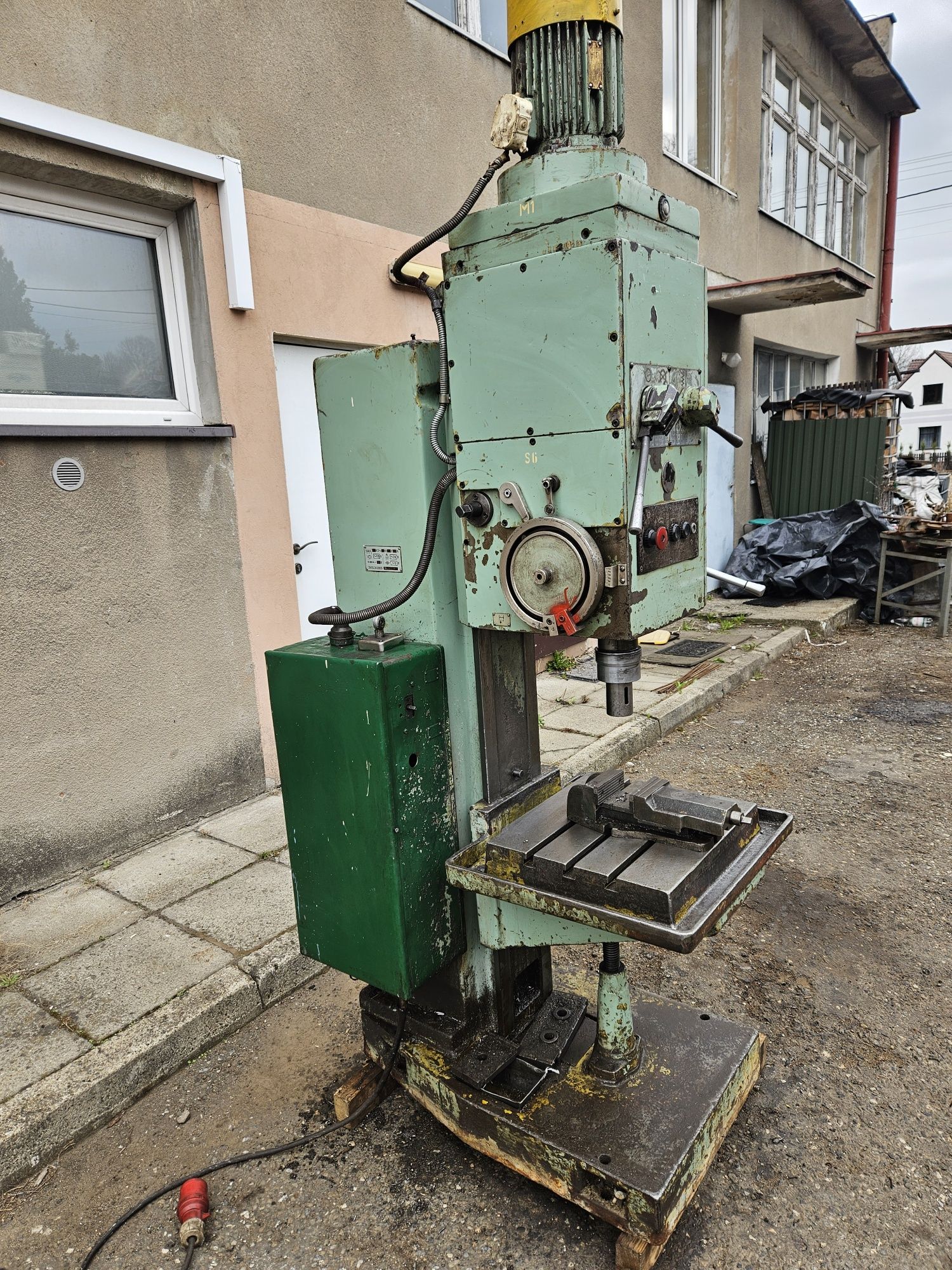 Wiertarka kadłubowa 2H135 + imadło stożek 4 * z posuwem