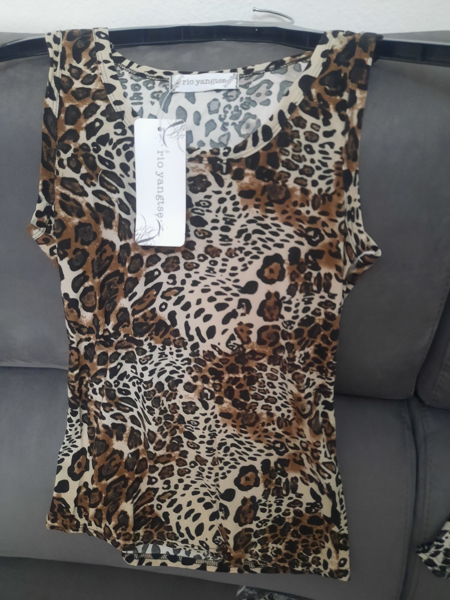Camisolas licra padrão leopardo novas M