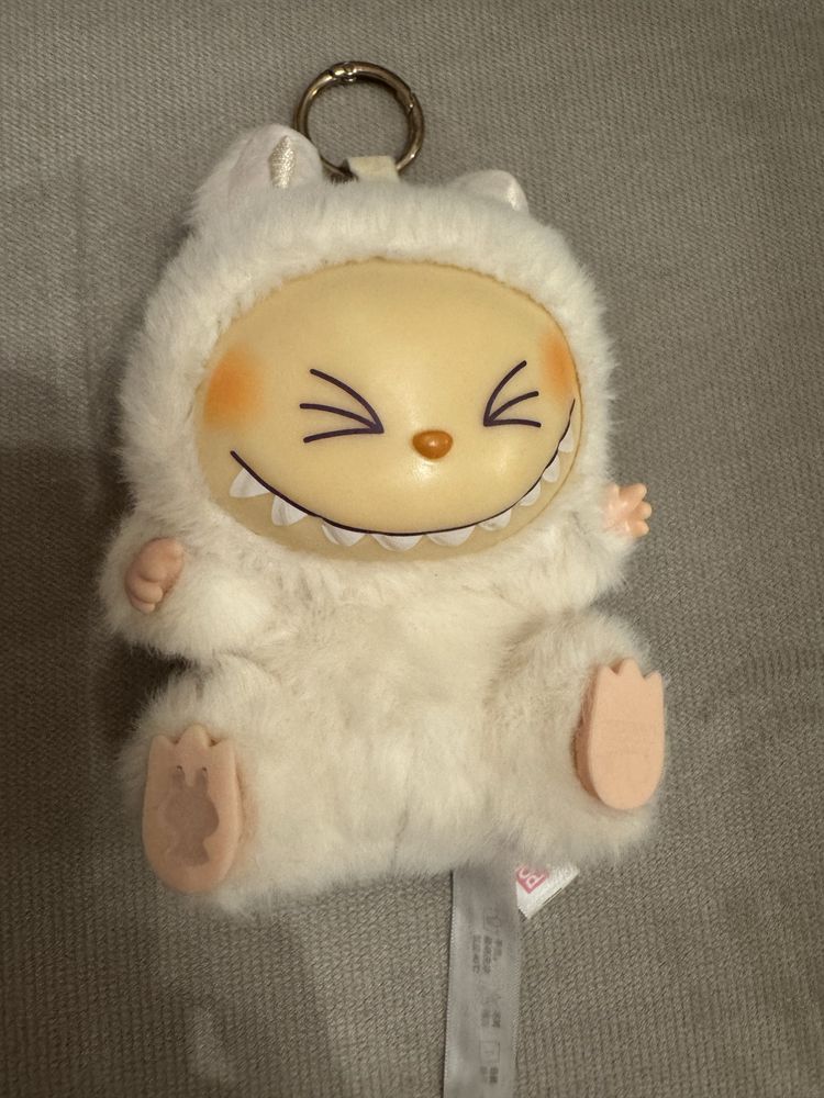 Labubu Lafufu The Monsters Sisi kremowy maskotka wysokość 14,5cm.