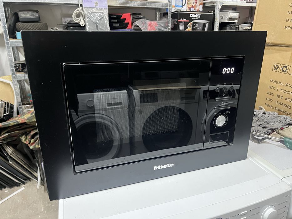 Мікрохвильова піч під забудову