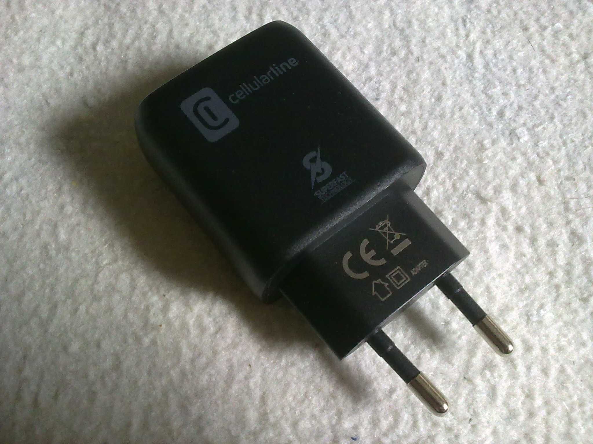 Carregador CELLULAR LINE Super Fast Charge USB-C de 25W (Novo)