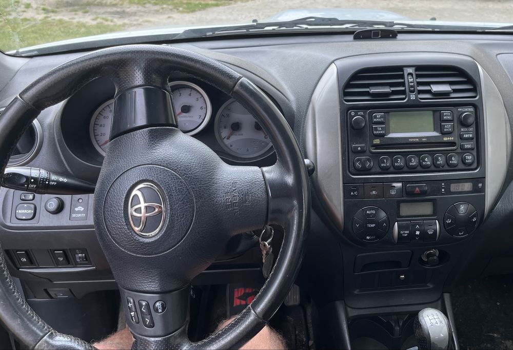 Samochod toyota Rav4
