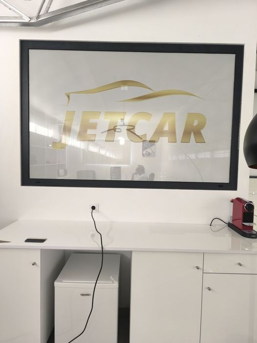 Aplicação de vinil e decoração de espaços comerciais