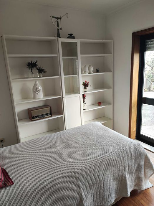 Quarto individual muito amplo,com luz direta