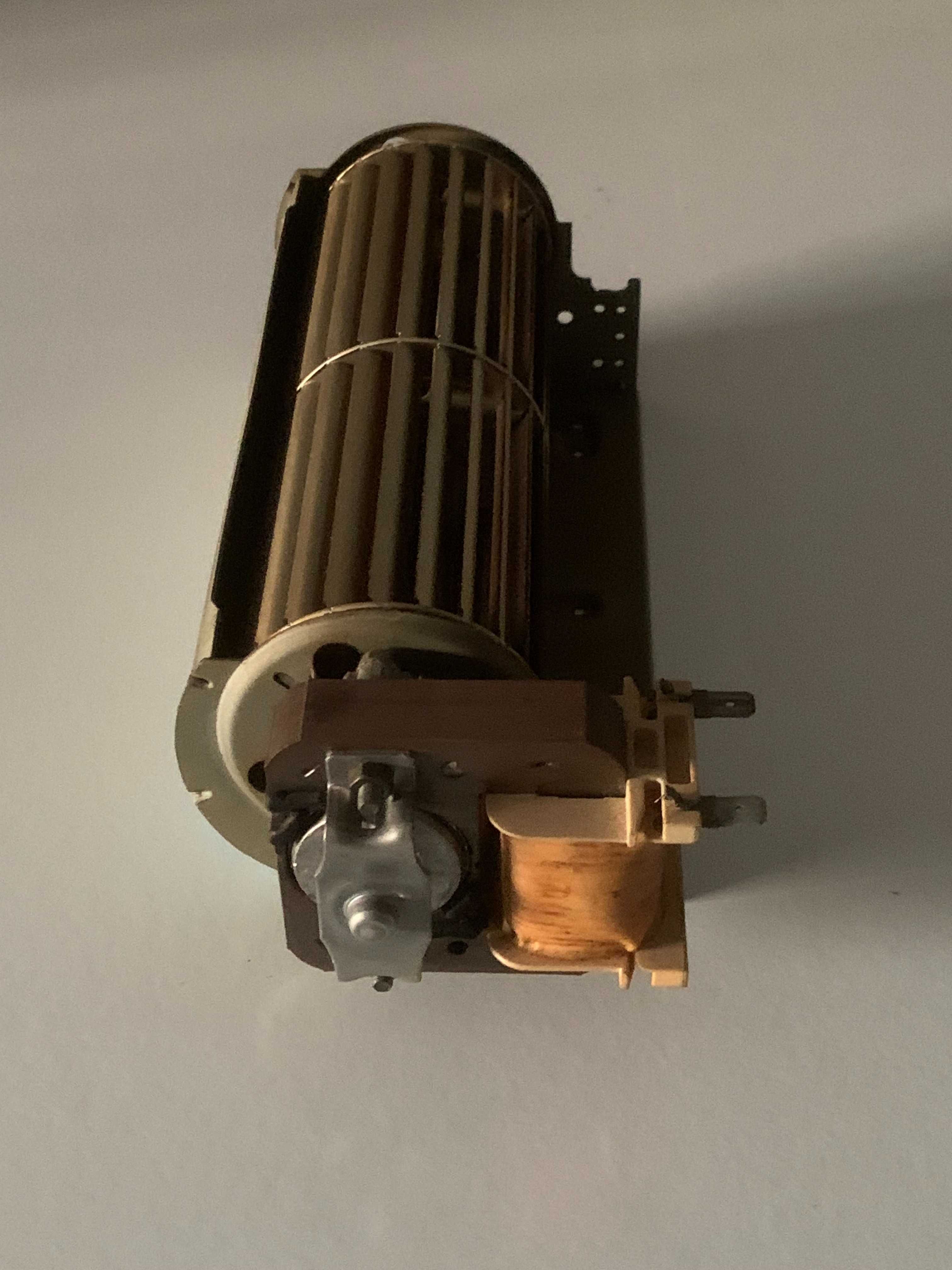 Motor com turbina para forno Ariston