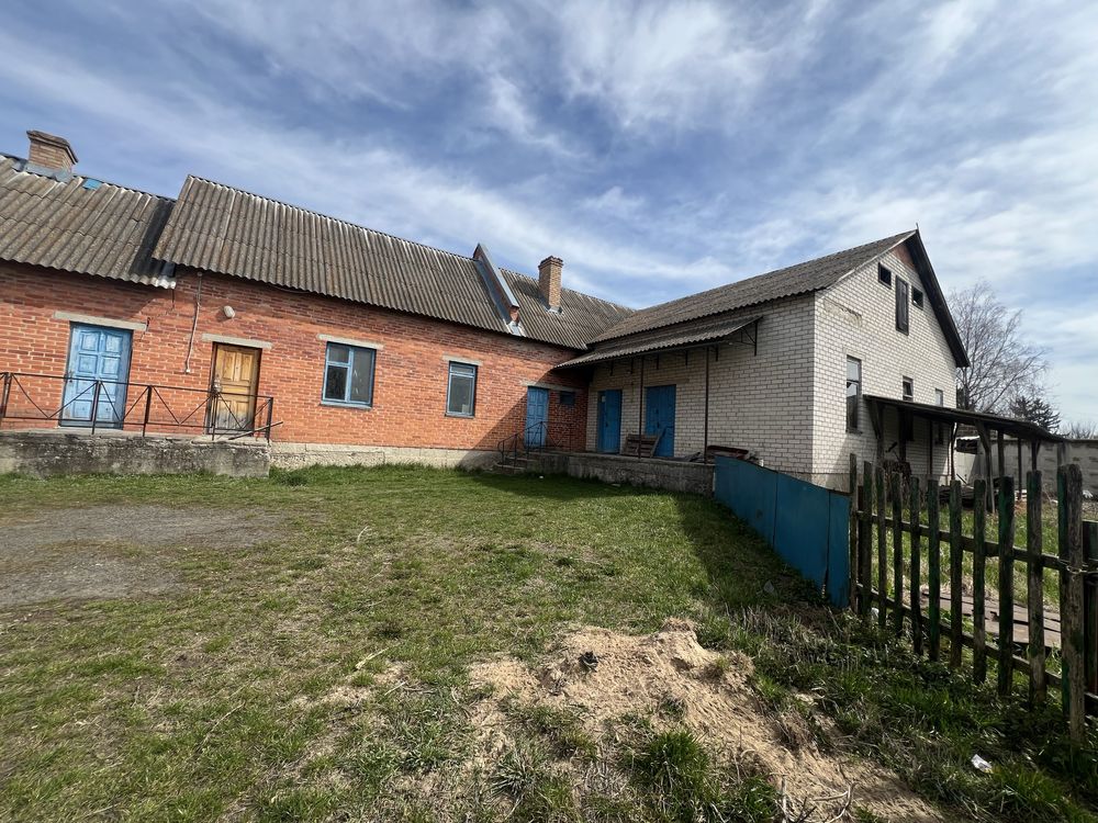 Продається комплекс приміщень в селі Бугрин