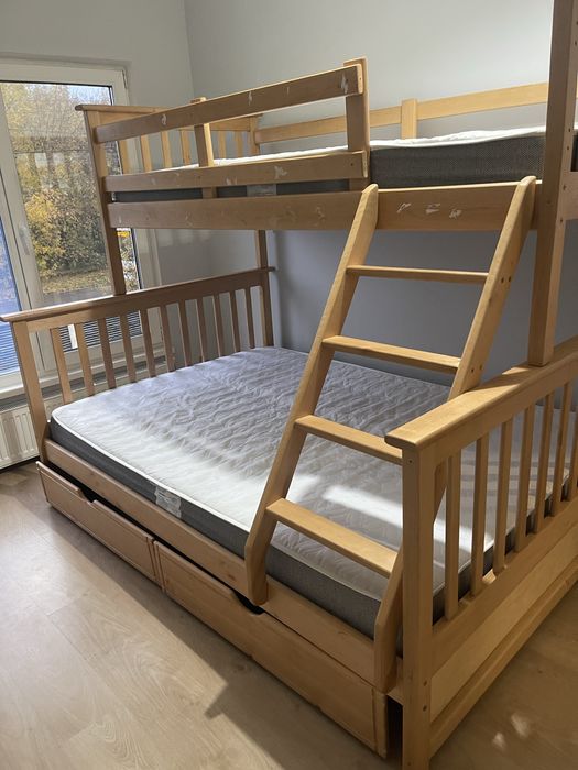 Продам двухэтажную кровать