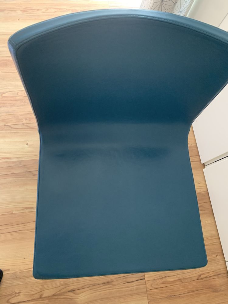 Cadeira Ikea Bernhard Azul