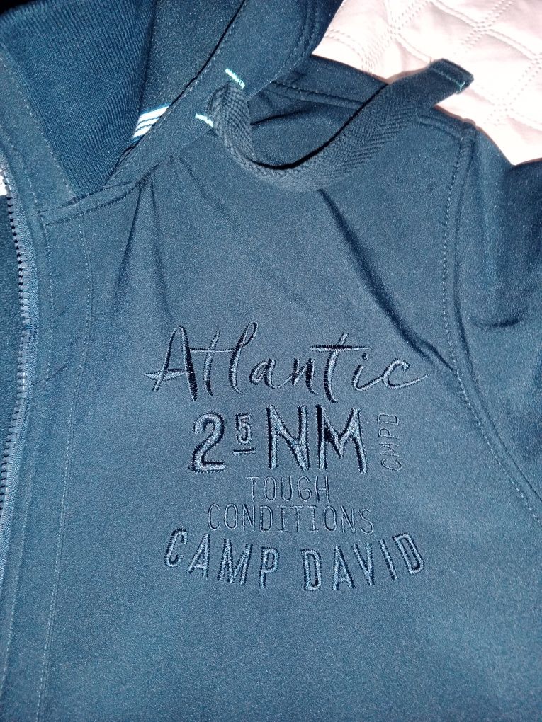 Bluza z kapturem.