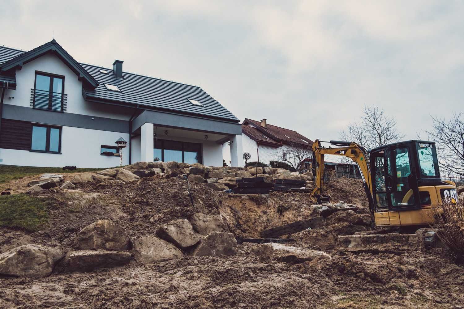 Firma ogrodnicza, usługi ogrodnicze, ogrodnik, ogród na skarpie