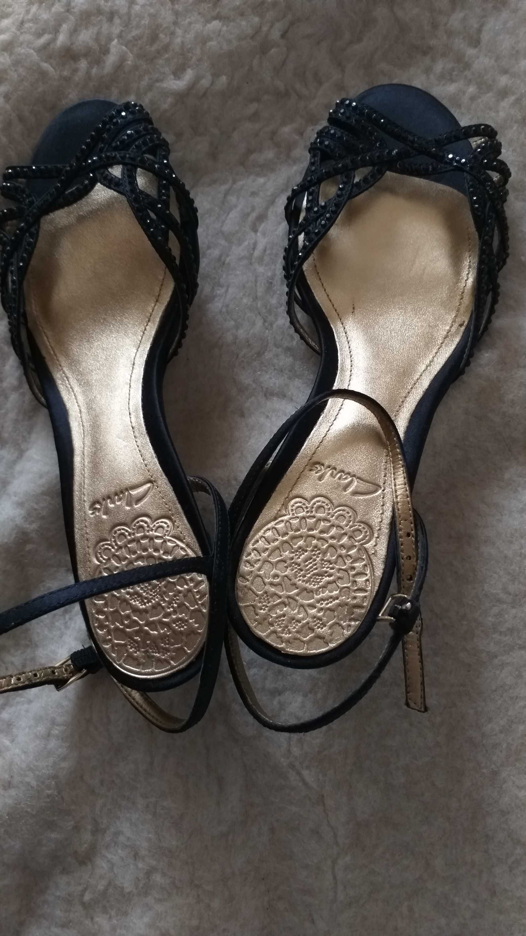 nowe sandalki Clarcs na malej szpileczce, czarne