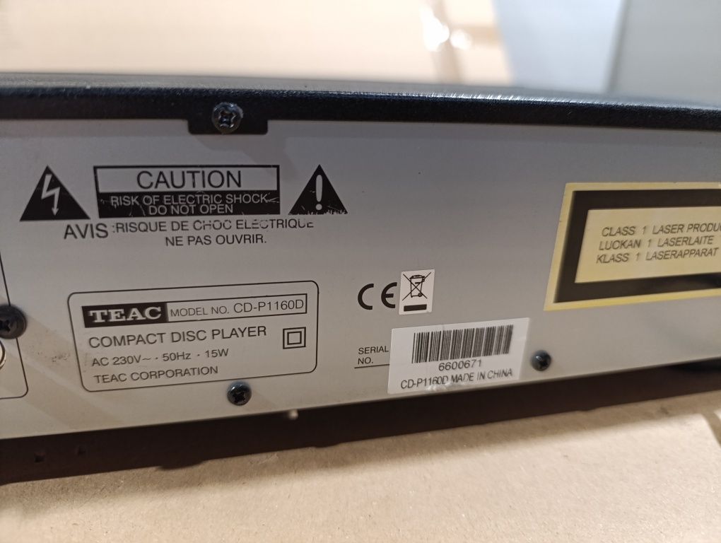 Odtwarzacz CD TEAC-CD-P1160D.