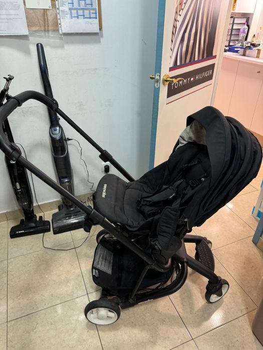 Carrinho de bebé com acessorios