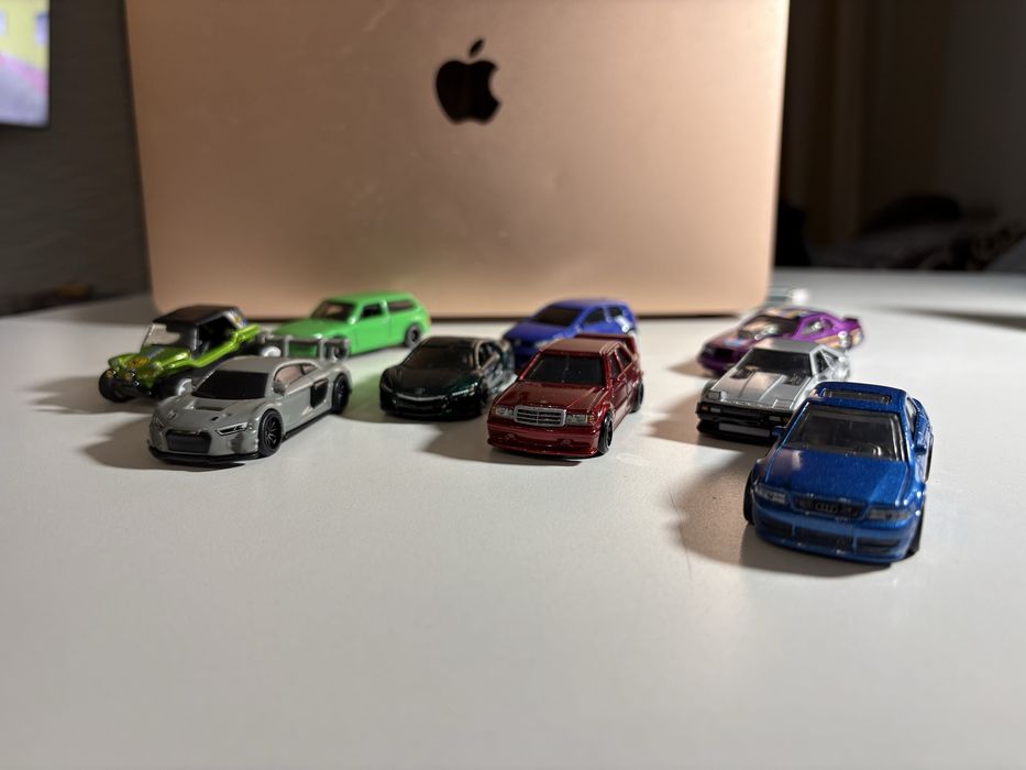Hot wheels mercedes, audi