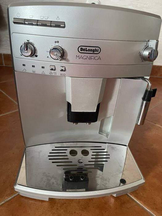 Кавоварка Delonghi Magnifica