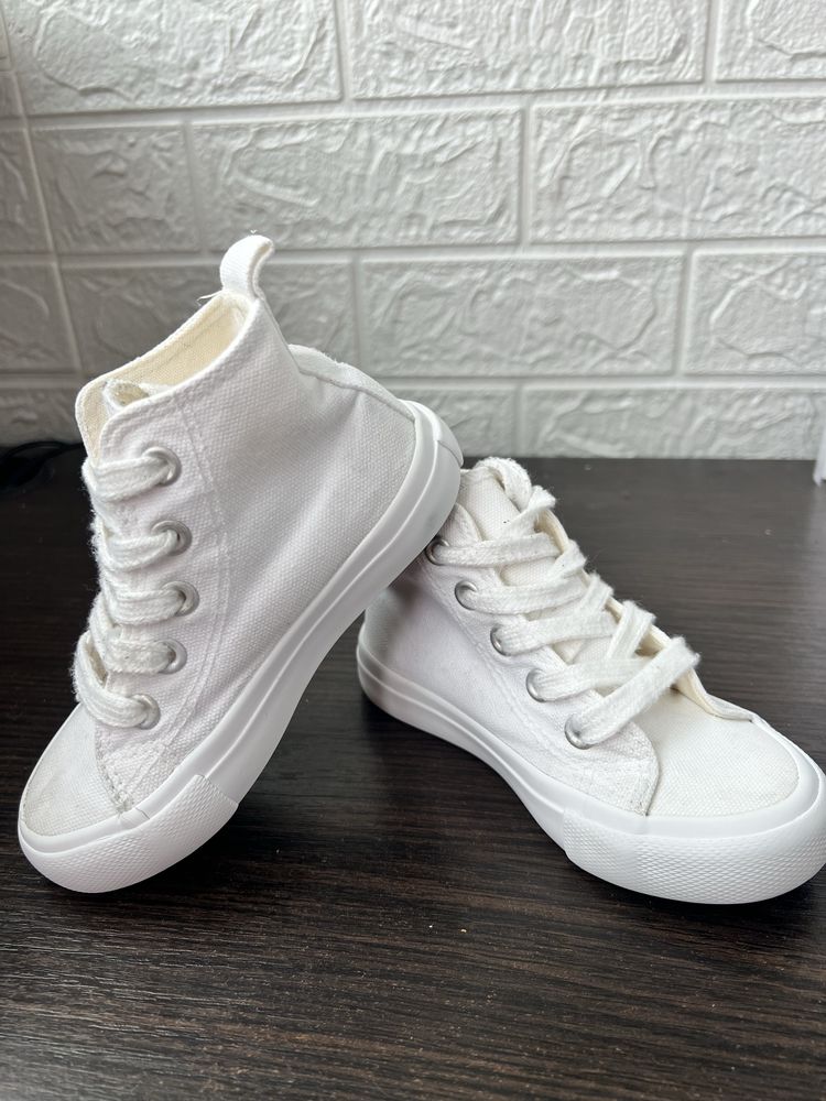 Кеди у стилі Converse
