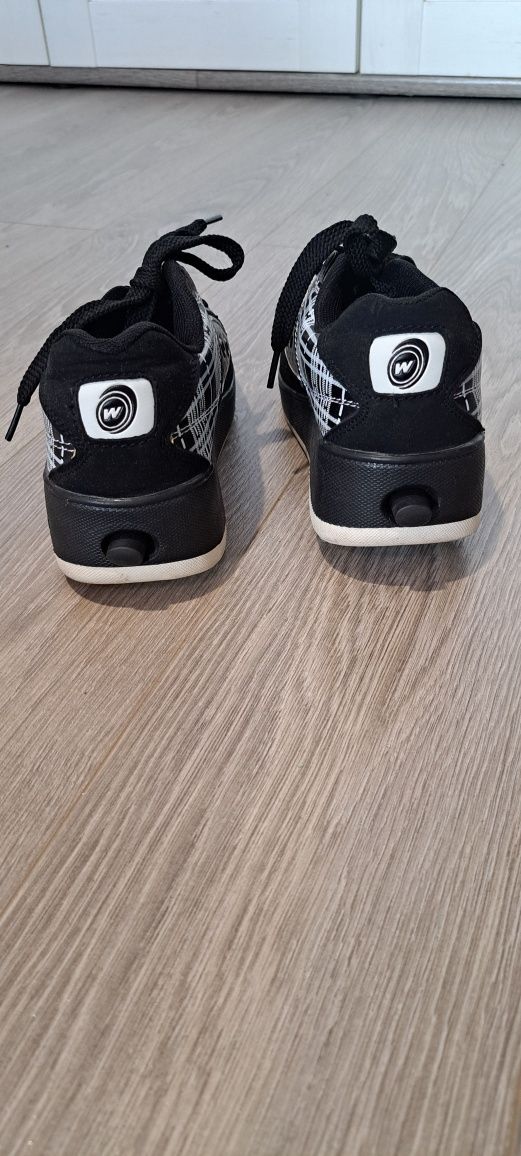 Sprzedam buty z rolkami