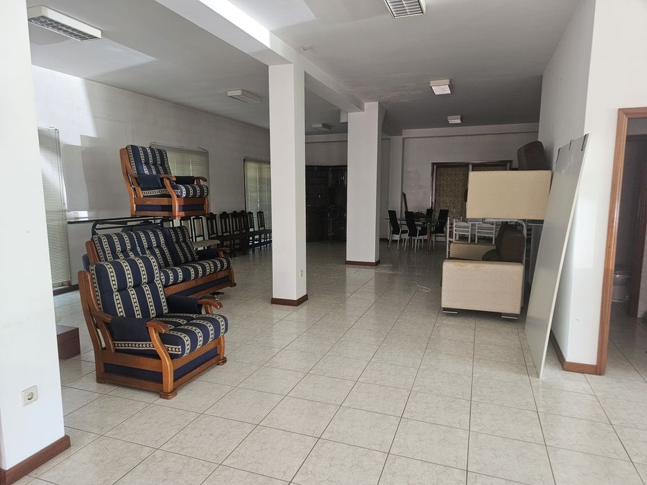 Loja em Santa Maria de Pigeiros