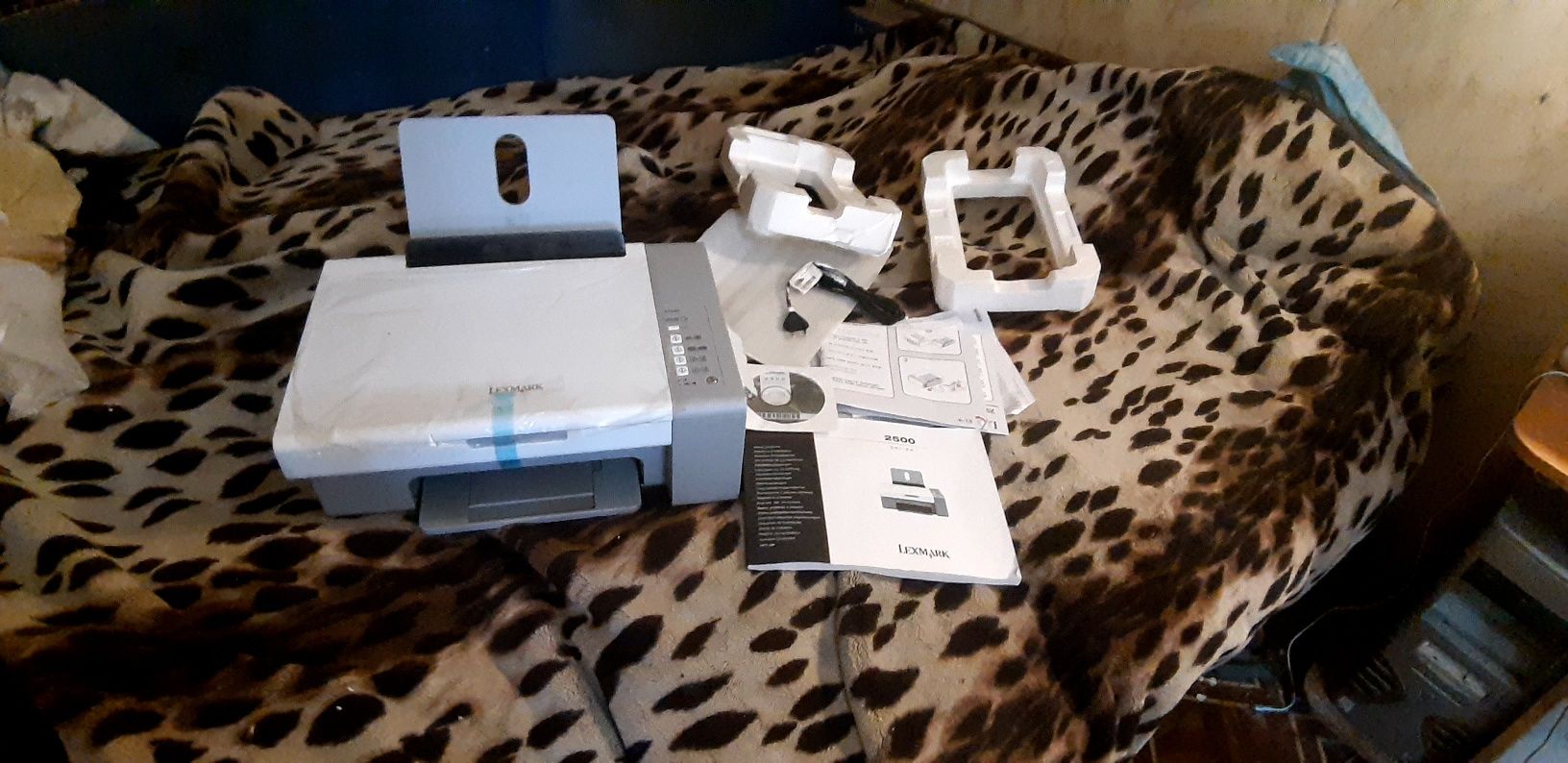 Продам принтер Lexmark x2500(цветной),абсолютно новый,без катриджа