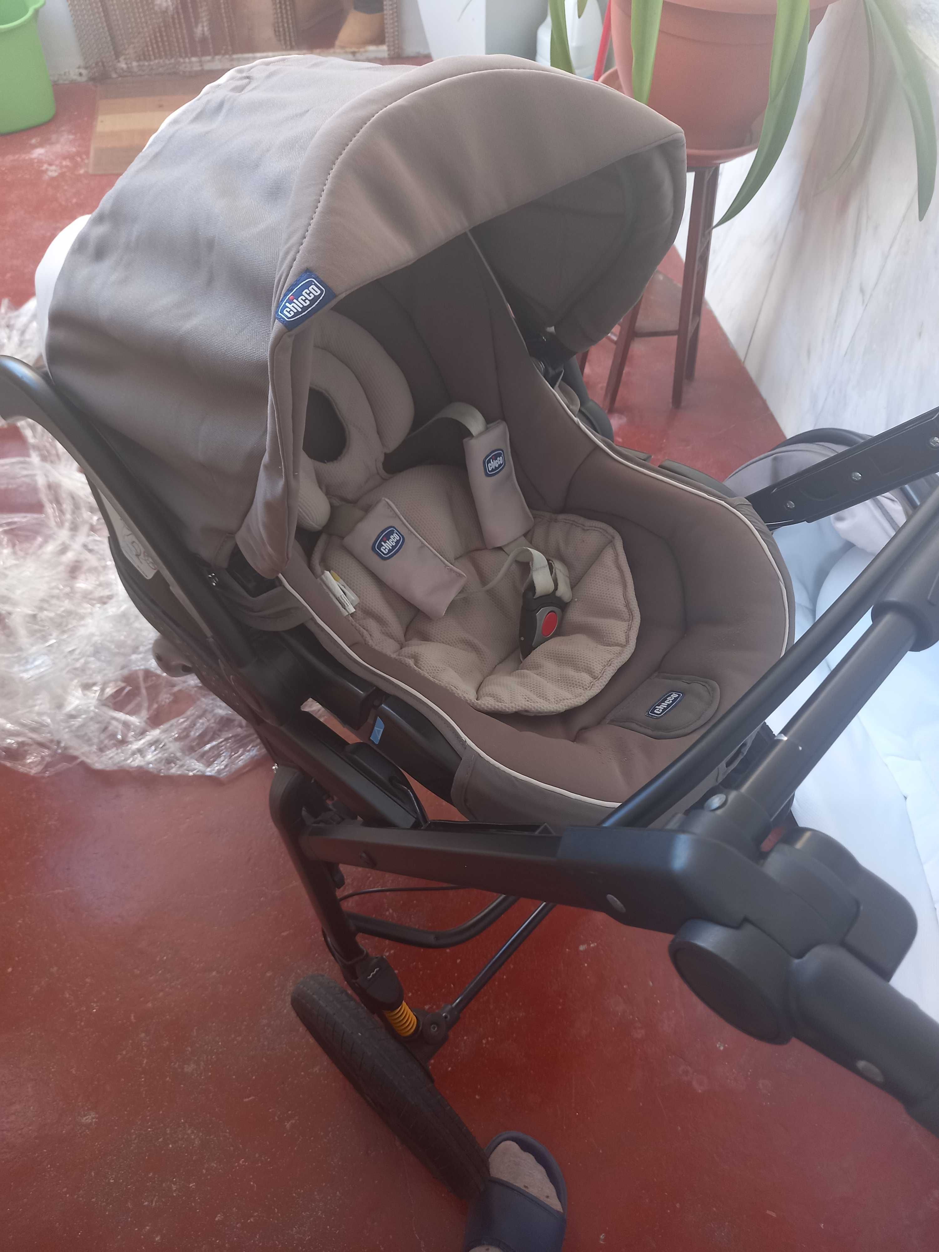 Carrinho bebé chicco active 3 como novo como base isofix