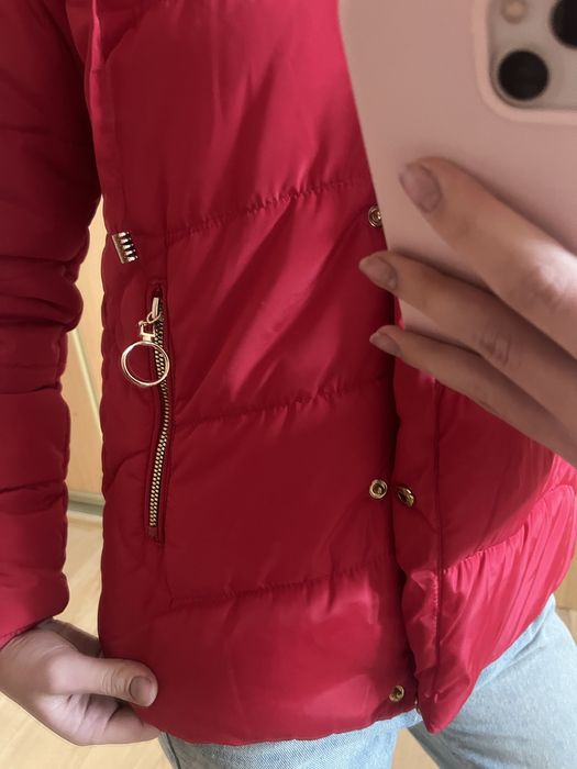czerwona kurtka puchowa