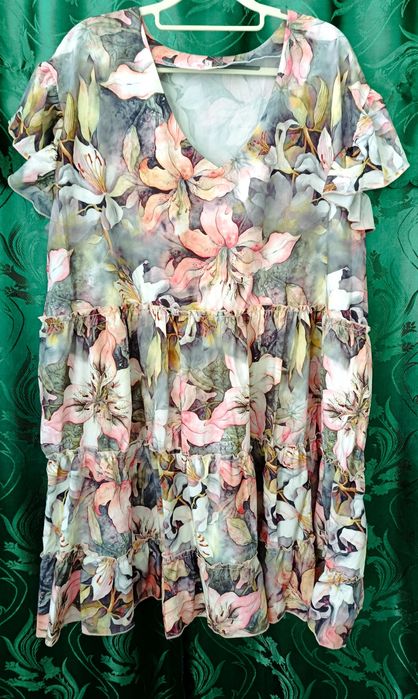 Жіночі сукні у гарному стані