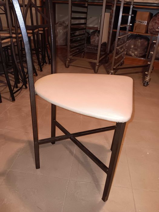 Krzesła metalowe do domu, ogrodu lub na taras.