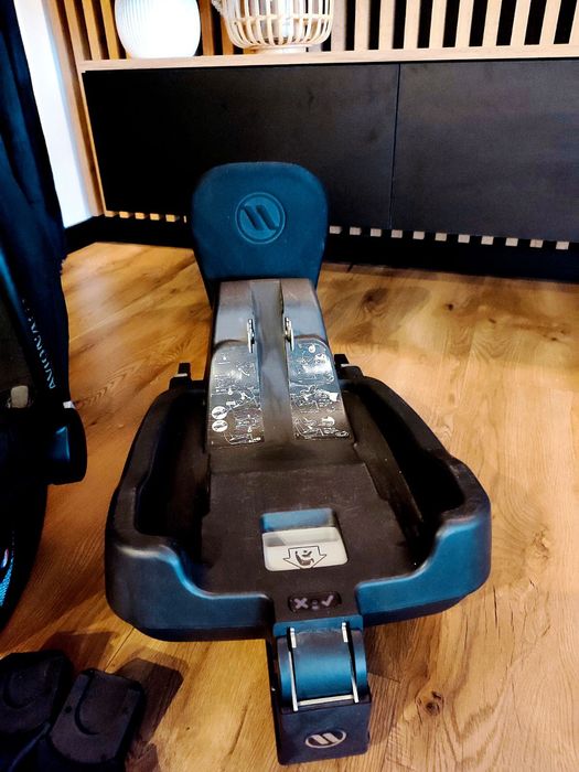 Fotelik Avionaut Pixel z bazą Isofix + adaptery