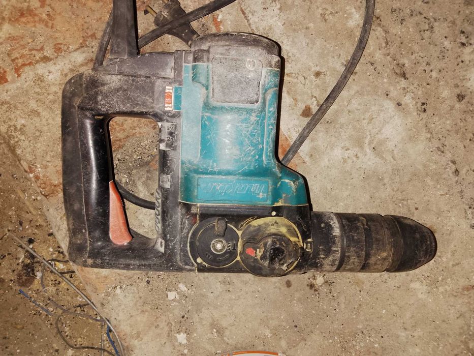 Młot udarowo-obrotowy Makita HR3000C