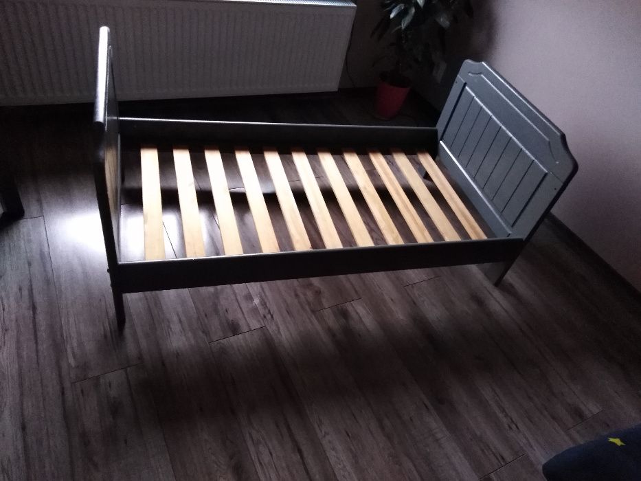 Łóżeczko drewniane dla małych i większych dzieci