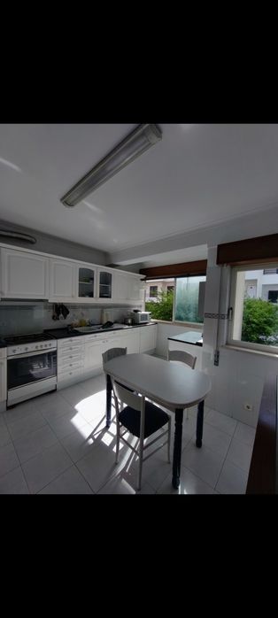 Quarto em Caxias perto da estação