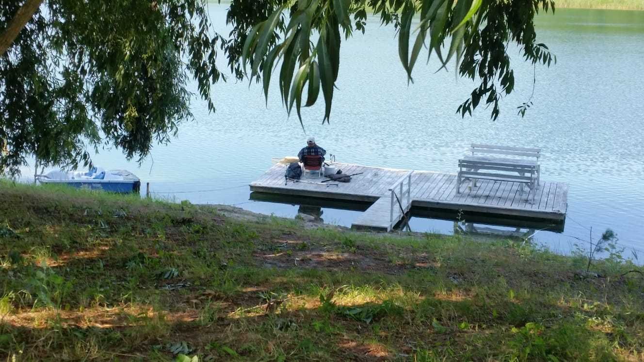 Domki nad jeziorem Ostrowo koło Przyjezierza. Oaza pod aniołem