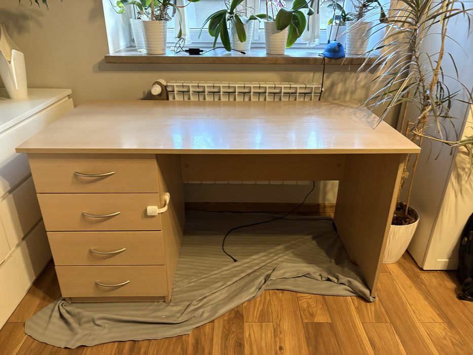 Solinde biurko z kontenerkiem 140x70