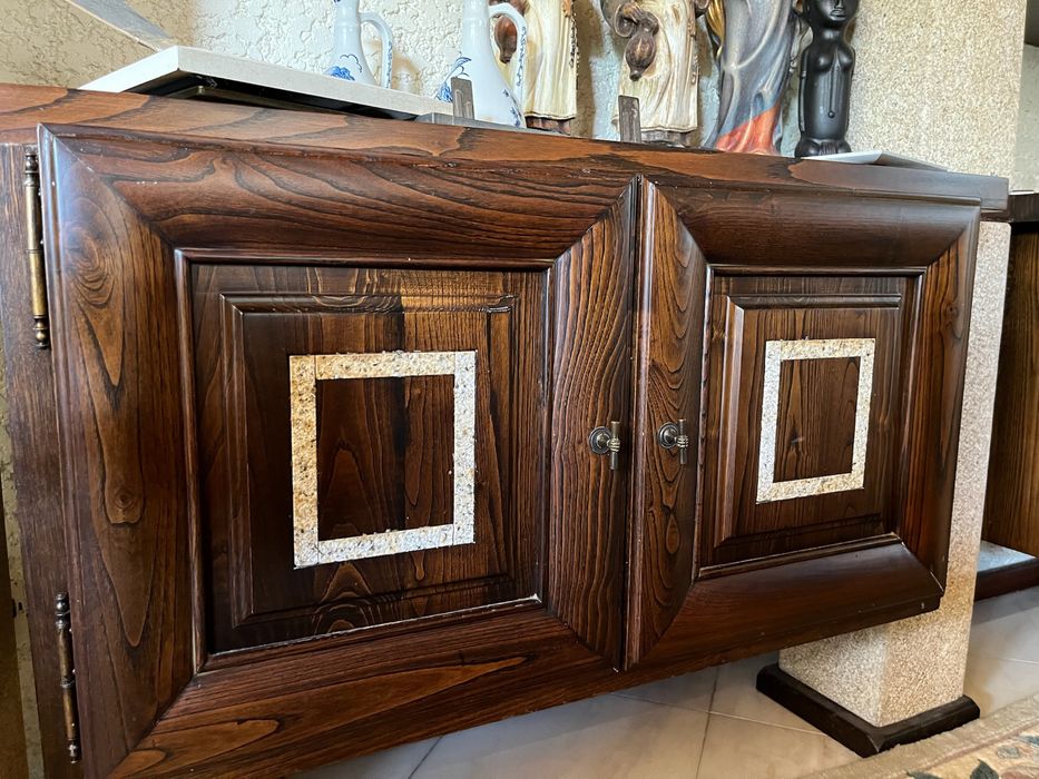 Estante em pedra e madeira maciça