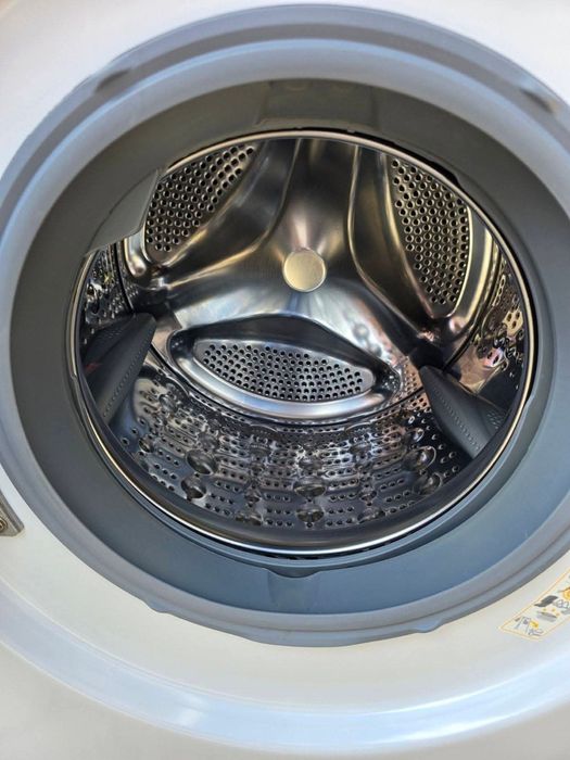 Пральна машина LG Direct Drive F14WM8ENO на 8 кг