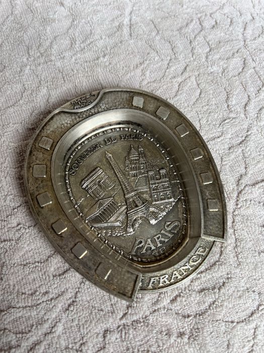 Cinzeiro de metal souvenir Paris