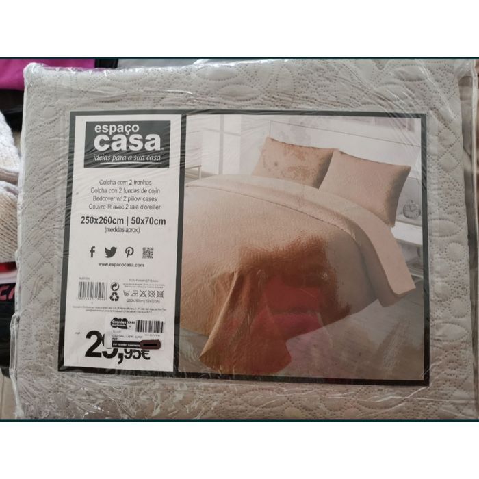 Colcha com 2 almofadas