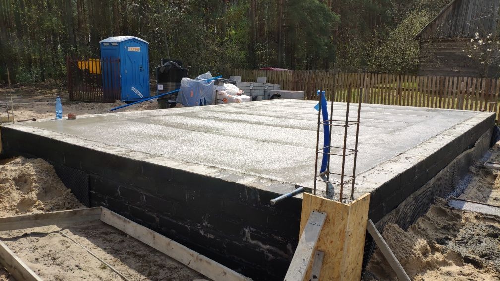 Wylewka betonowa garaż blaszak domek letniskowy fundament stopy beton