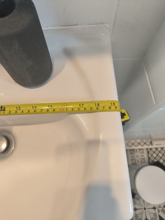 Szafka łazienkowa z umywalką i bateria