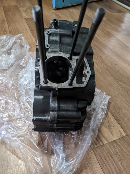 Продам Правий і лівий картера на мотоцик Зонгшен 250  165фмм