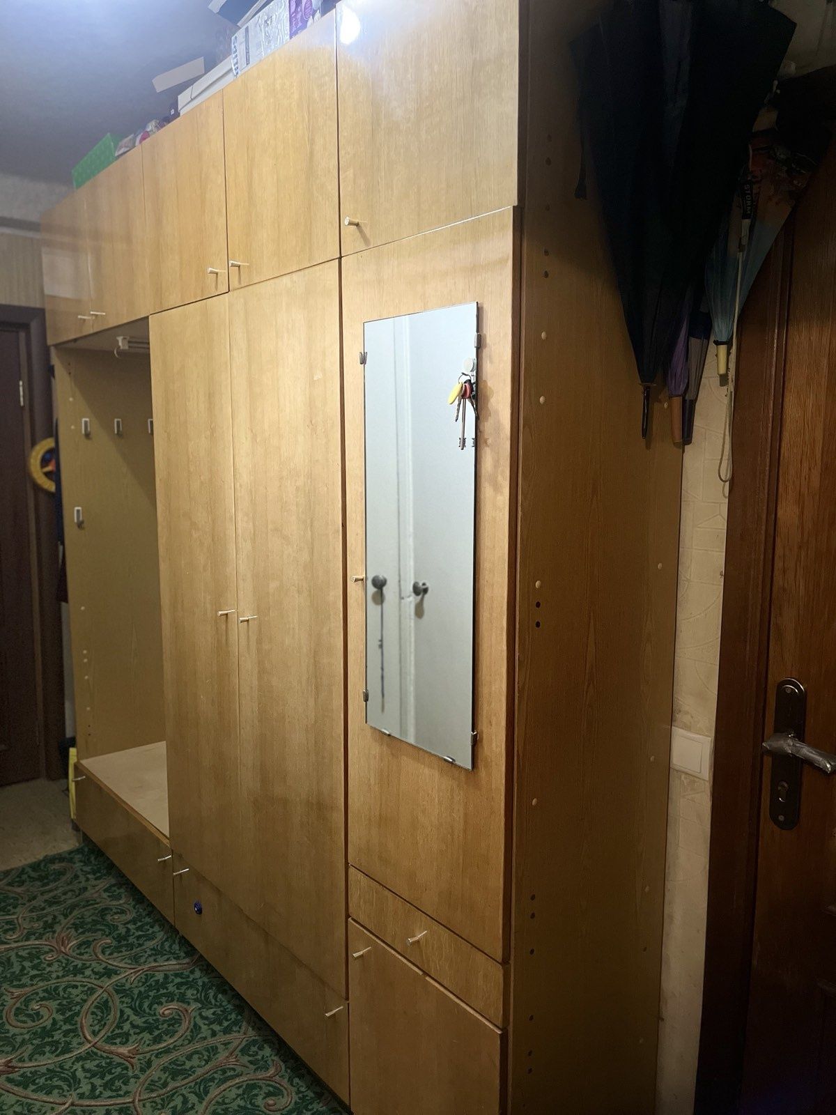 Продам прихожу " Унава-4"    З антресолями.