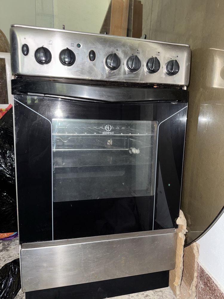 Fogão Indesit (forno + placa a gás) – como novo