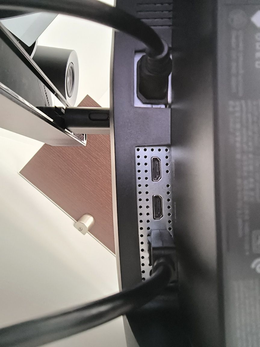 Monitor Curvo OMEN, 32", 165HZ, 1440p **COMO NOVO**