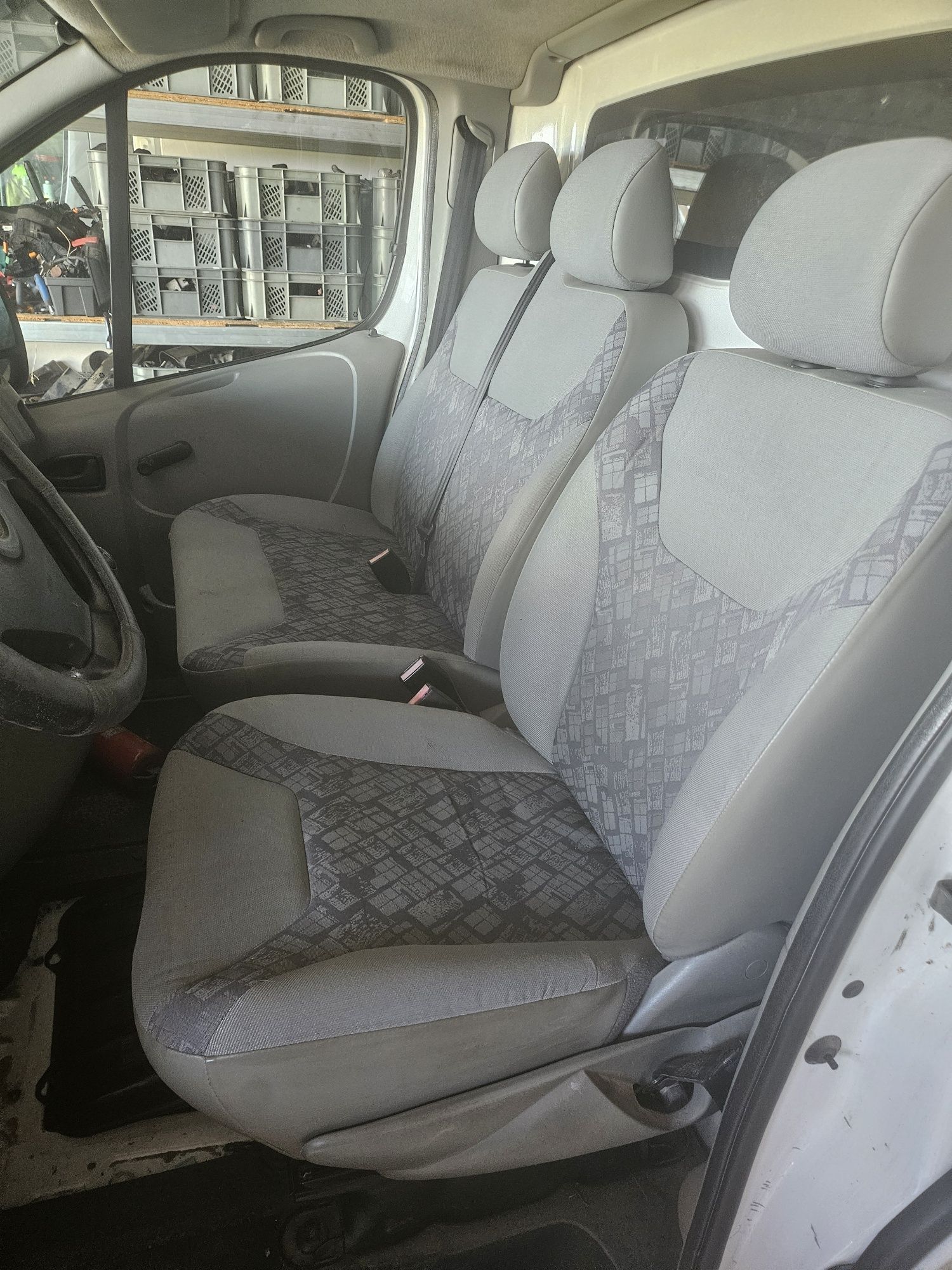 Renault Trafic Vivaro 01-14rok fotele totel przód kpl