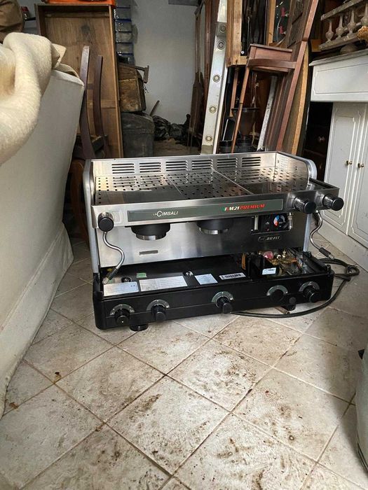 Máquina de Café M21 e Moinho de Café La Cimbali em perfeito estado