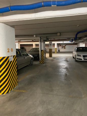 Miejsce parkingowe w garazu podziemnym