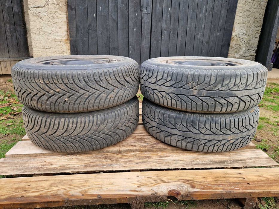 Opony zimowe na felgach stalowych 120zł sztuka